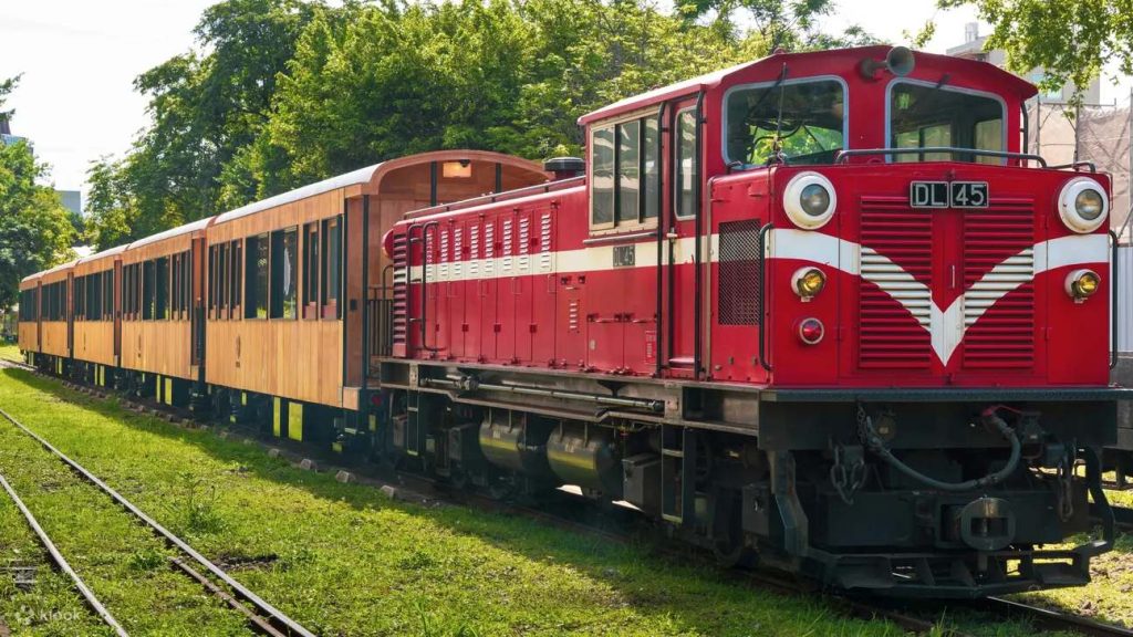【台鐵觀光列車】全台7大觀光列車!票價資訊.行程特色.搭車攻略! 5 福森號\台鐵觀光列車