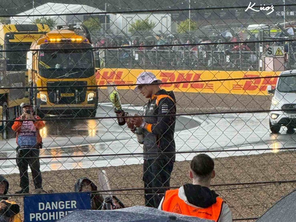 【2026 F1®英國大獎賽】7/3-7/5購票攻略!座位選擇、銀石交通住宿!實際體驗! 22 f1英國大獎賽