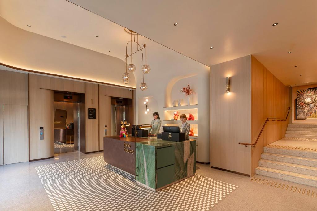 20251114231258 0 f8fbf5